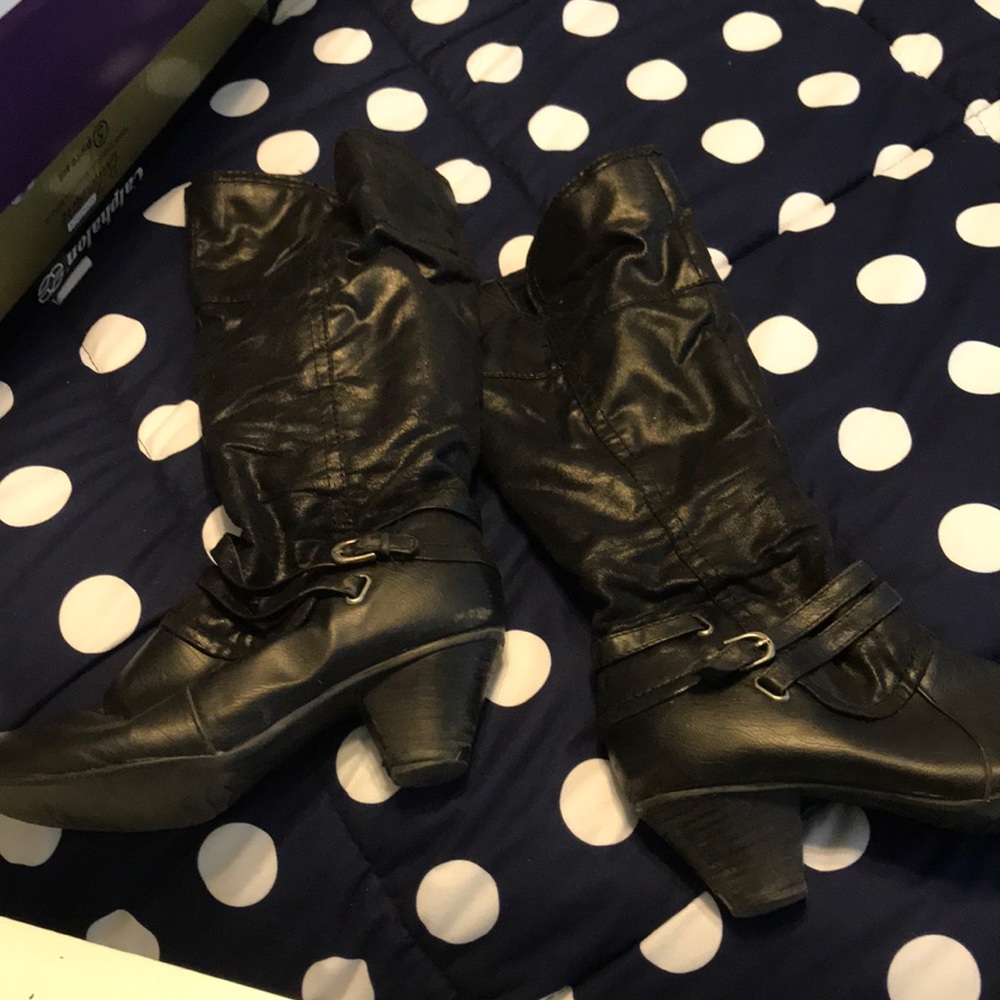Black heeled boots